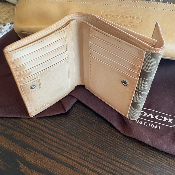 Leather & Signature tote purse & Wallett - Picture 4 of 6